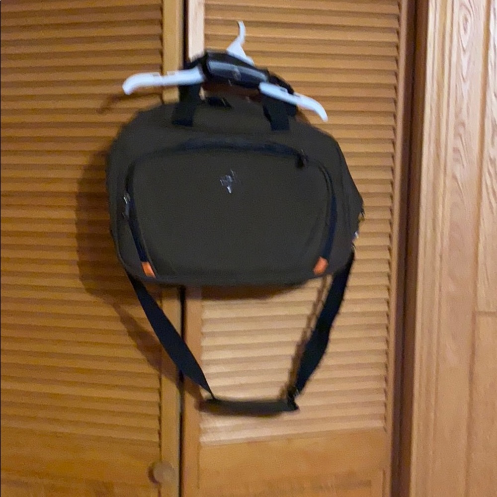 New nice bag zipper pockets on front